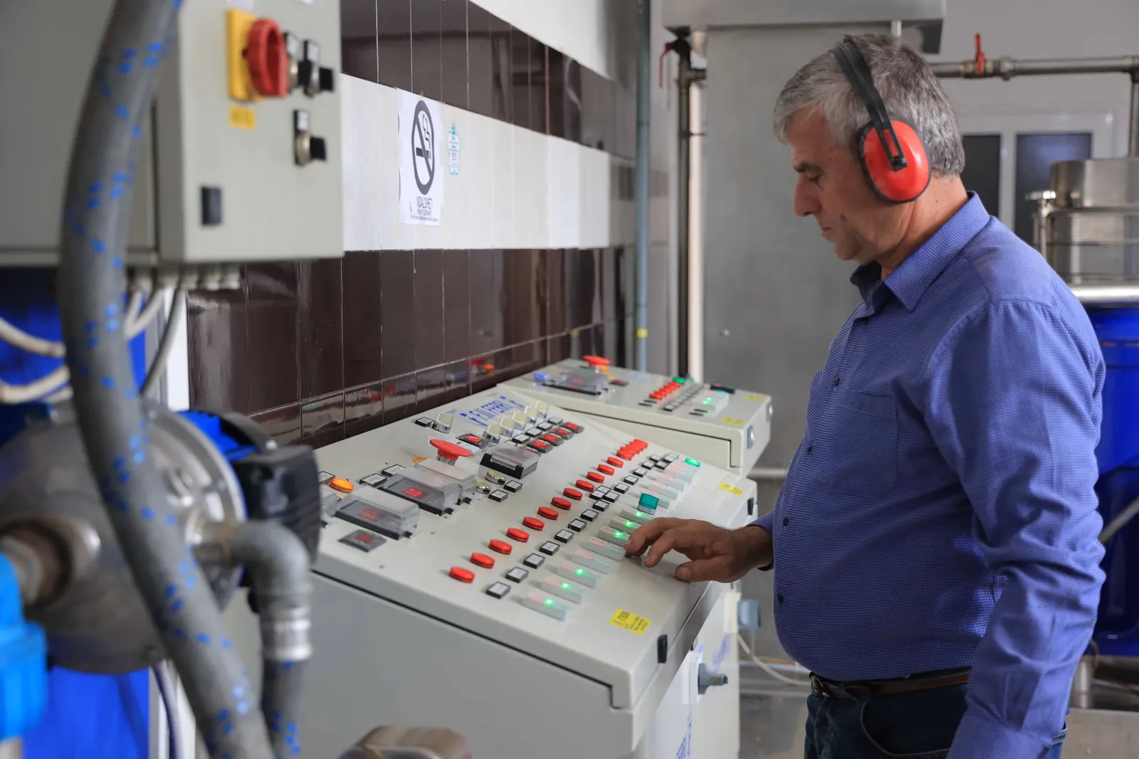 Valmi continuous-cycle extraction line